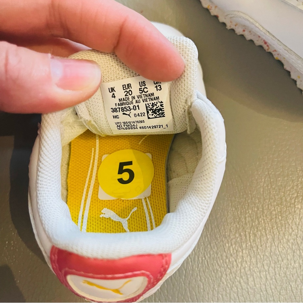 Puma Kids White Sneakers size 5 - Picture 5 of 6